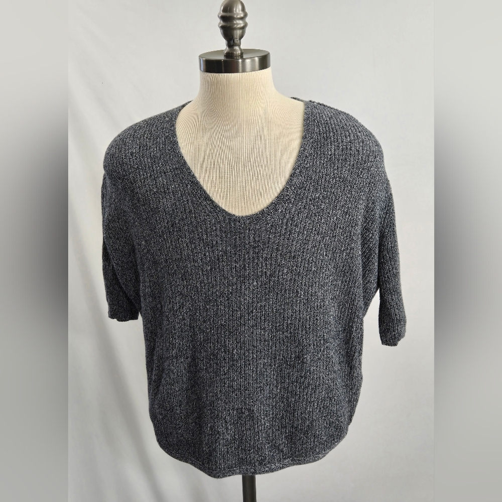 Express women’s sweater White/black dolman sleeve v neck size XS